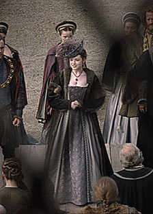 starsareforeternity:Lady Mary Tudors grey gown and Feather hat from The Tudors 4x04