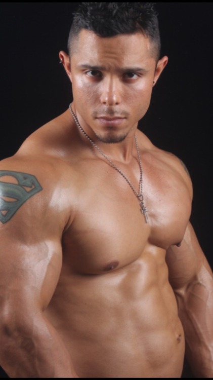 daxxpr:  Chris Darby-Superman   👉👉👉👉👉👉daxxpr.tumblr.com🇵🇷🇵🇷🇵🇷🇵🇷