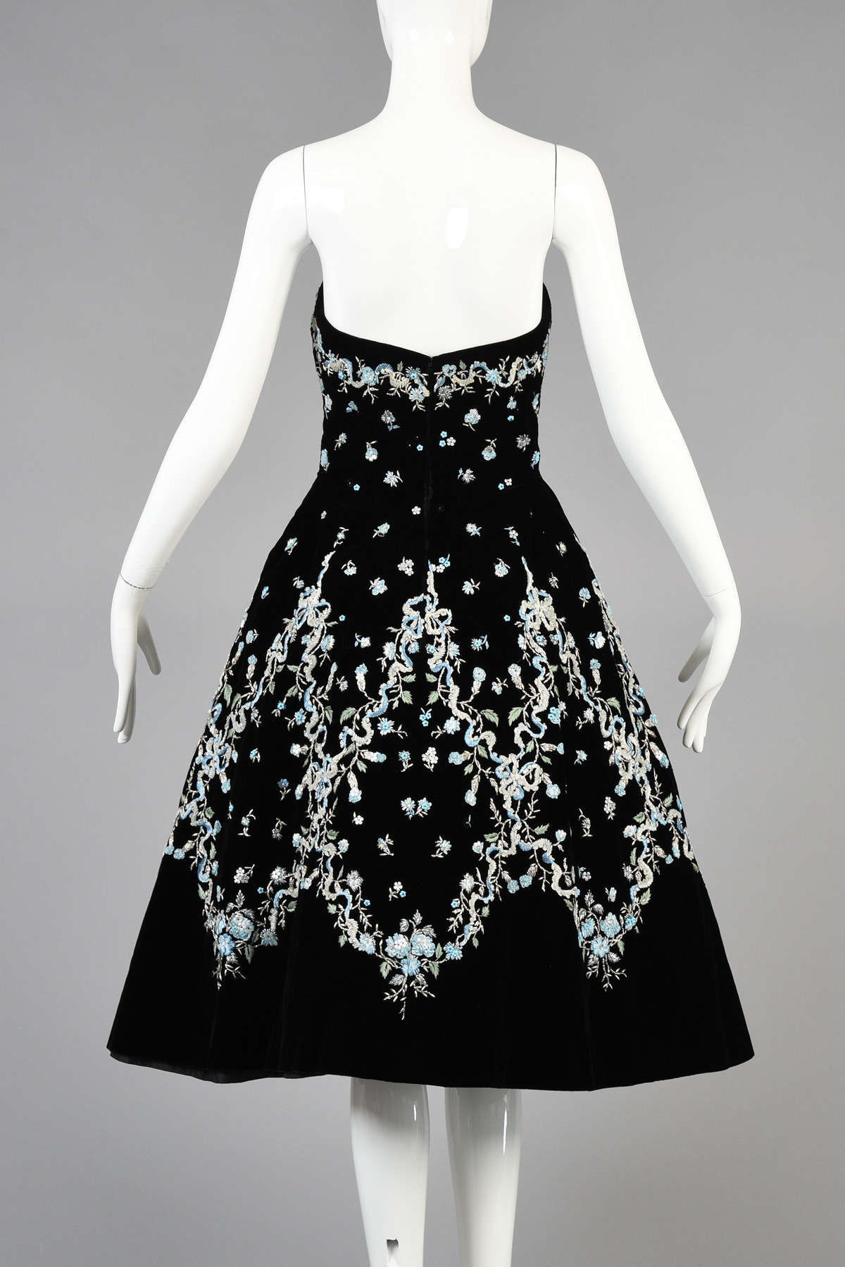 fripperiesandfobs:  Balmain cocktail dress, 1957 From Bustown Modern via 1stdibs