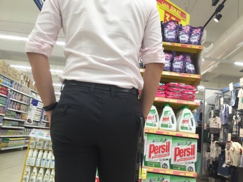 man-in-kl:Handsome exec round big butt. (Part 1)