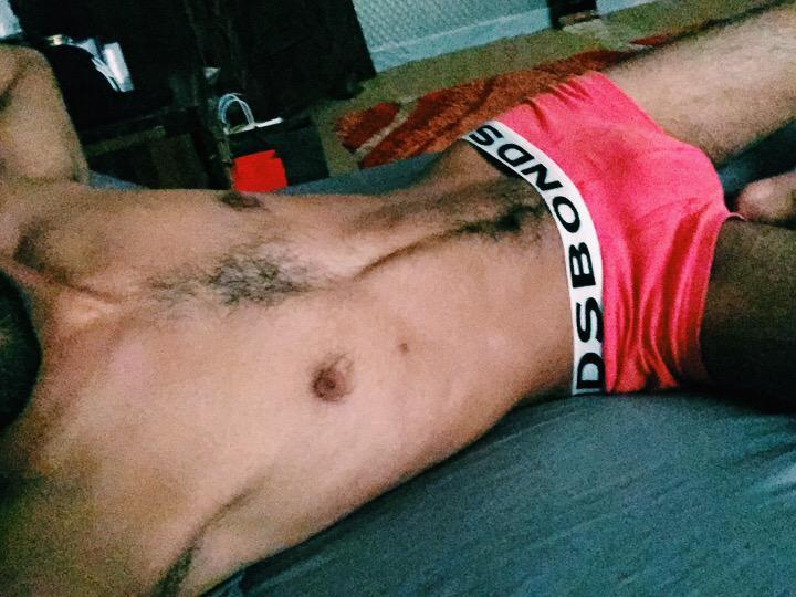 hornyarabmen:  Naughty Emirati from Abu Dhabi. He’s into daddies. That treasure