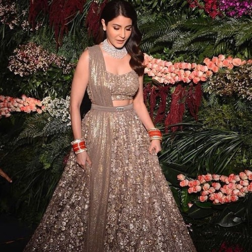 More #sabyasachi for #anushkasharma , but her hair is finally down! #Desiwedding #desiweddings #big