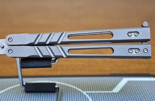 knifepics:  Balisong (Butterfly Knife)