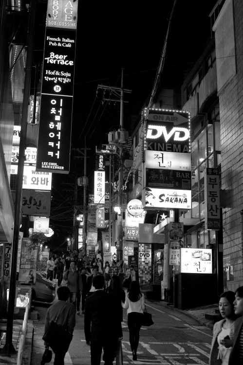 lovesouthkorea:  Downtown Seoul by Arpad Anderegg