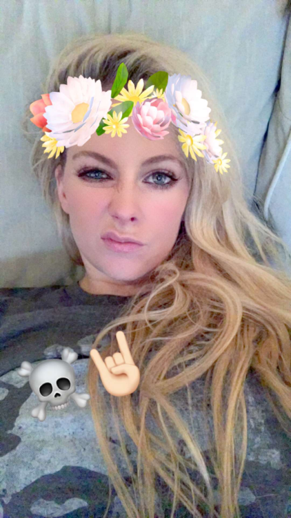 “ Avril Lavigne on Snapchat. (20 Oct, 2016).
”