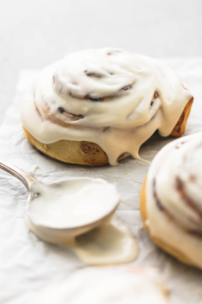 sweetoothgirl:   BEST CINNAMON ROLL ICING  