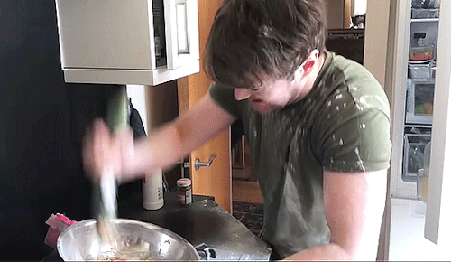 joeybateydaily: Wow, Joey, you’re so good at baking.