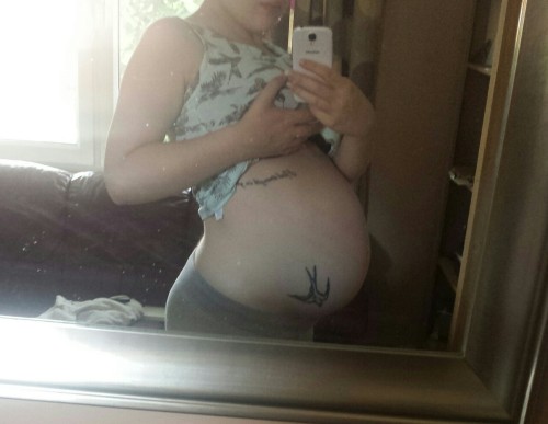 vickyandchick:  Side and front belly shots from 33 weeks. I swear he’s dropped as he’s not in my ribs so much and is punching down really low- that shit is not cute lol  no stretch marks yet though