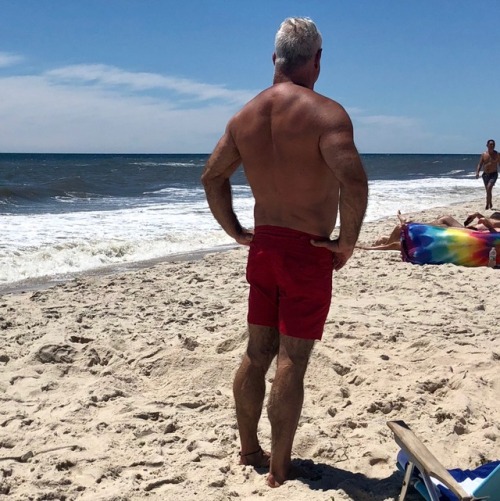 astorianyhairydad: daddiesonthego: Silver Fox Muscle Beach Daddy soaking in the sun at Fire Island B