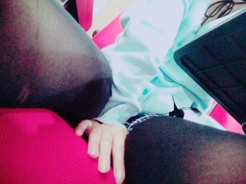 wenjun357:感谢哥哥们支持，请帮我转发，我才有动力更新！喜欢我的自拍的哥哥可以加我微信购买私密大尺度视频！内容经常更新！wechat：13465589569