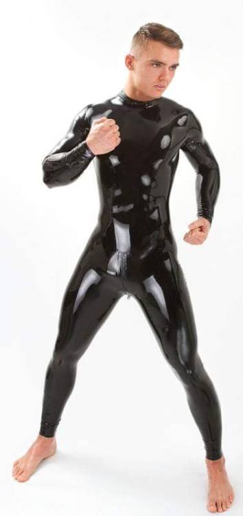 rubberhunk:Sexy rubber guy. A super super super hot ERROR ERROR SYSTEM CHECK OOOOOVERRIDE malebot. Oops, sorry. Got a little excited here. No wonder…