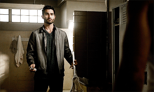 tl-hoechlin:  Is this yours?  ∩(︶▽︶)∩
