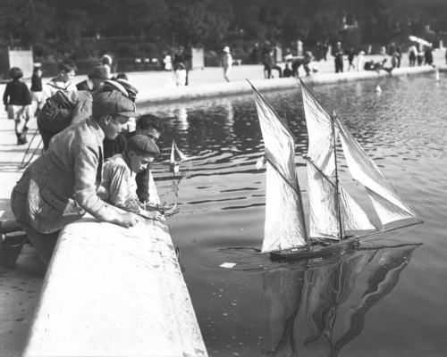 nauticaltrimmings: Vintage Image Sailing Toy Boats in Central Park - 8 x 10 - Instant Download