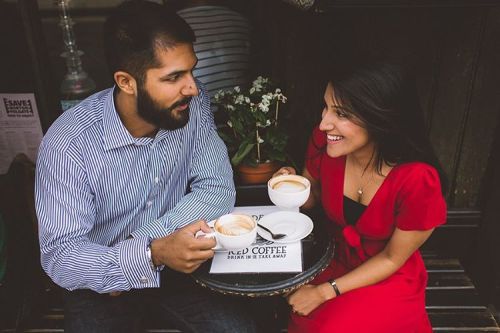 A cute engagement shoot with these coffee lovers @slawawalczak on #secretweddingblog #linkinbio #eng