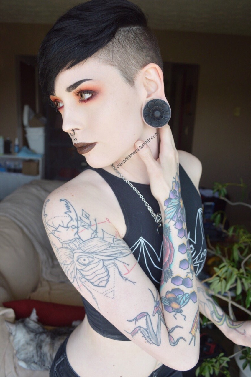 ciarachimera:The lighting in front of my balcony window is always amazing 👌🏻