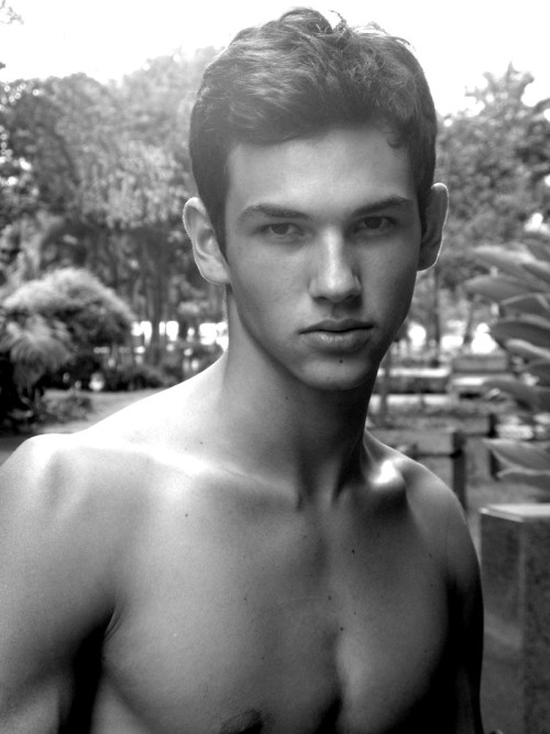 l-homme-que-je-suis:  New Face | Thiago Cantalogo 