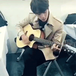 jongtaekwoon:jin + playing the guitar 