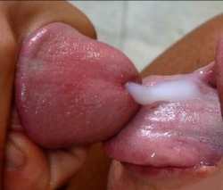 albertinoabelha:  floydr84:  Hubby blessing me with his sweet precious hot cum on my tongue!!!!  (via TumbleOn ) 