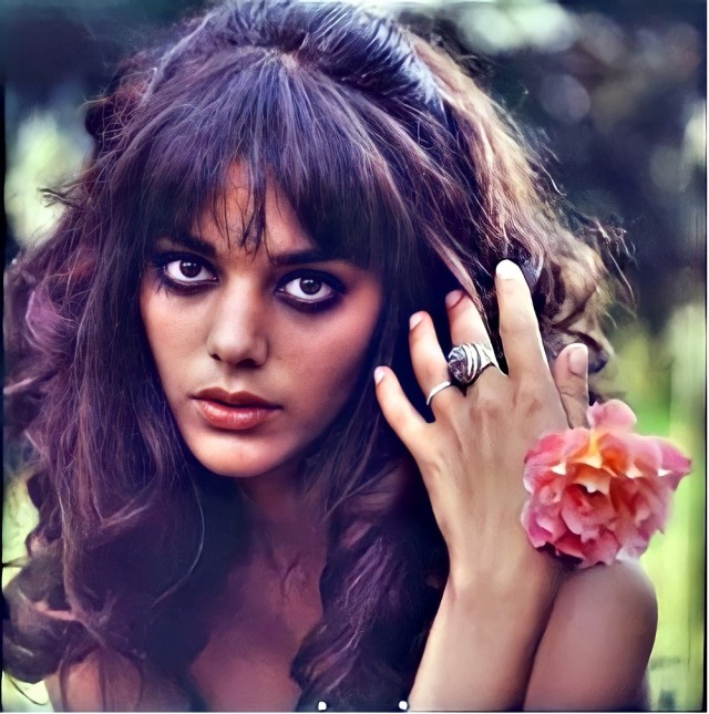 🌸Flower Beauty🌸
🌸Tina Aumont pictured by Chiara Samugheo in Spring 1968🌸
💗These photos are courtesy 