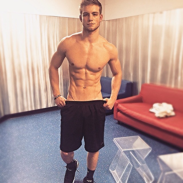 decisivo:  Insta @decisivo follow back ♡😘
