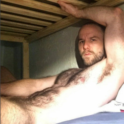 manpigs1: homobrute:  Bunking with dad  Be