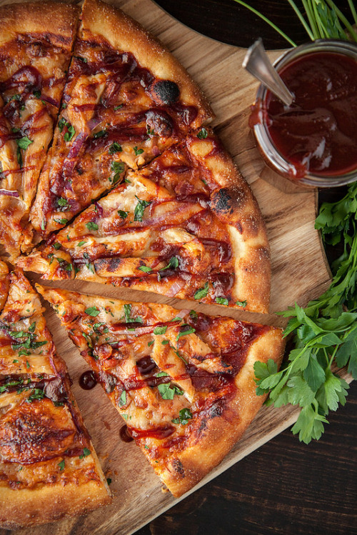 spiritswildandfree:  Barbeque Chicken Pizza with home made Sweet Baby Ray’s Sauce- http://www.willcookforfriends.com/ 