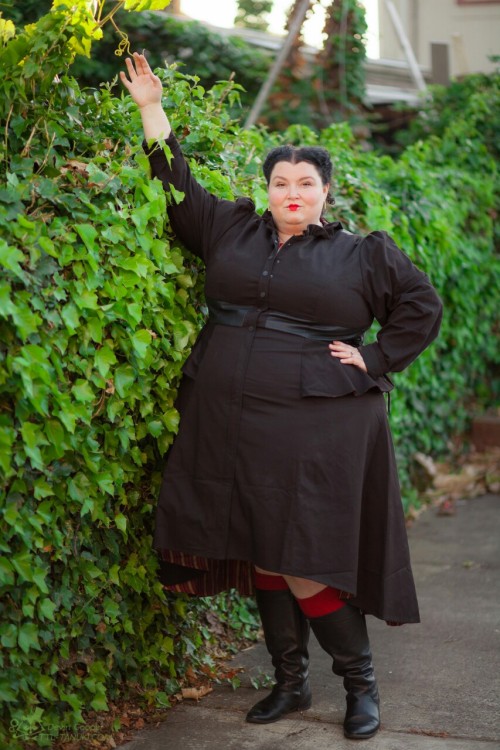 megelison:I bought this coat, and then I became the Queen of Hearts. Coat: Torrid, size 5. Dress: eS