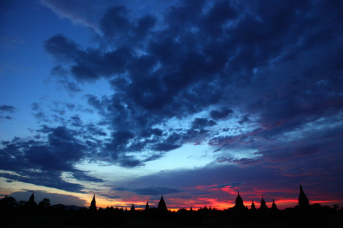 brutalgeneration:  Sunset over the plains of Bagan (by … Arjun) 