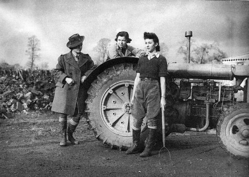 Members of the Women’s Land Army (Somerset, 1941).