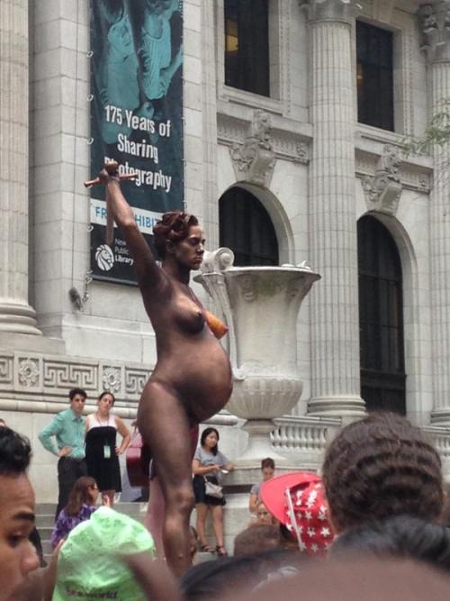 perceval23:  Amanda Palmer as a statue for a children’s book benefit at the New York Public Library.  And here’s David Hirst’s Verity, that she’s recreating. 