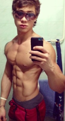 asianmusclefetish:  Original post: http://asianmusclefetish.tumblr.com