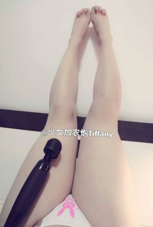 yourbabytiffany: 小兔子说她唱歌必须得有麦克风~