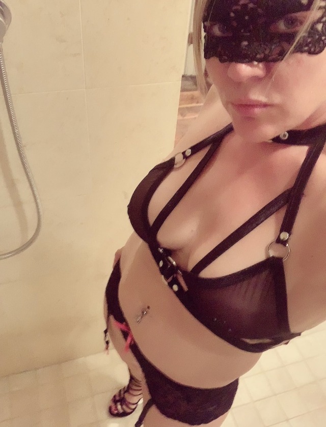 blueeyesburnerblog-deactivated2:blueeyeddragonfly420again:Tease you Tuesday!  Won’t you cum let me really tease you on my OF!  😈#me like/reblog if you’d cum play with me 😘#me like/reblog 😈😈😈