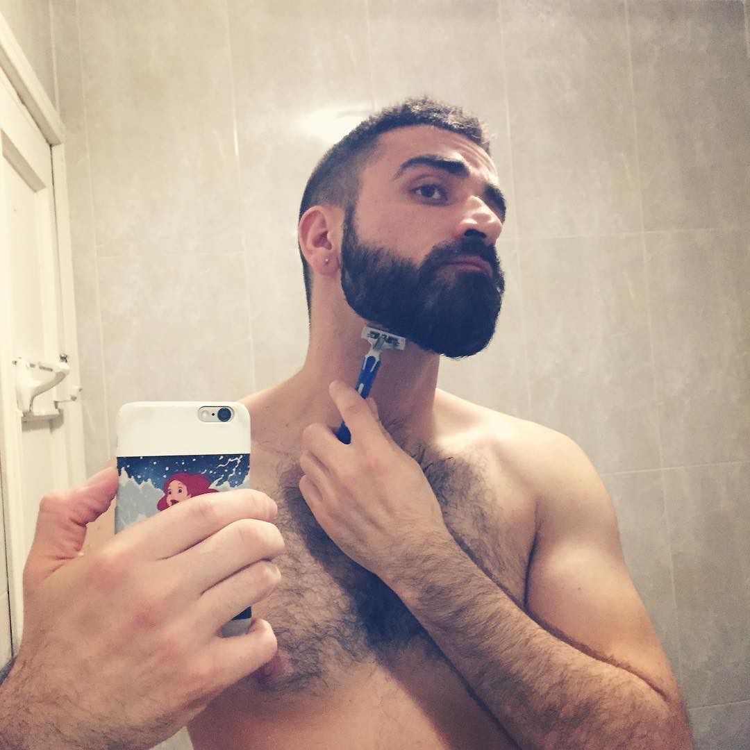 beardburnme:  “Últimos preparativos. Barba ✔️” by @braisvandekamp on Instagram