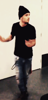 blamestyles:  &ldquo;@onedirection: YES Twinkle Toes… 1DHQ x” + 