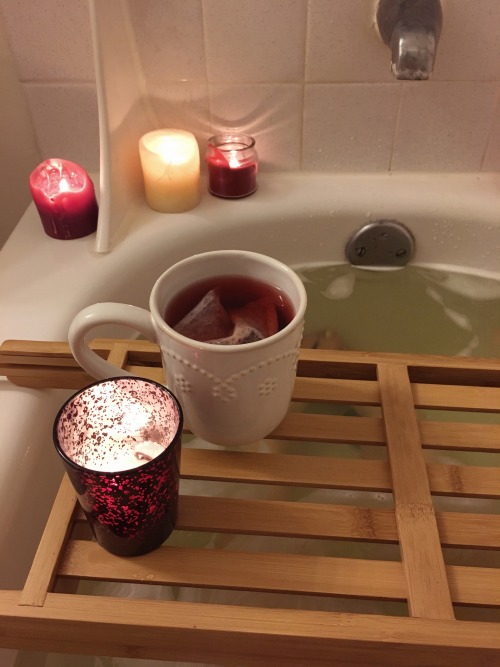 eluciidate: this bath tray is amazing