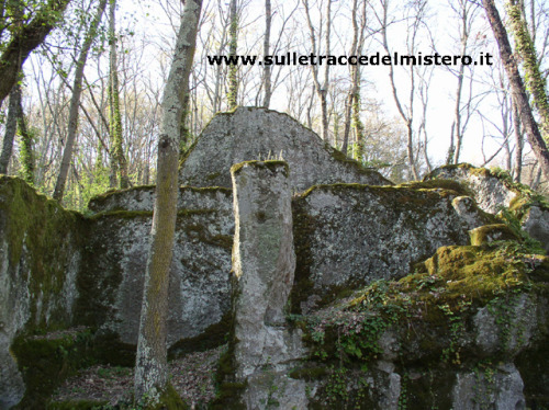 madamefarfalla:The Etruscan Pyramid or Altar of BomarzoNear Bomarzo there is a huge (8 x 16 meters) 