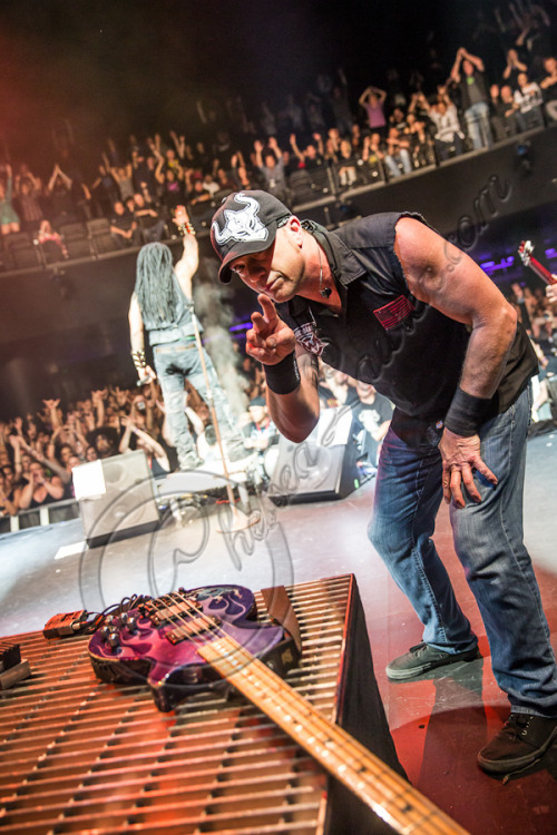 chelsealaurenla:  Sevendust 3/29/2013 - Some of my favorite boys. <3
