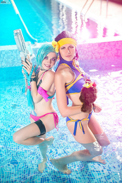 cosplayhotties:  Джинкс и Квинн by League of Legends RU on Flickr.russian league of legends poolparty!