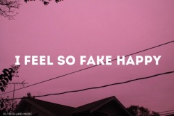 mookie-is-mindless-for-girls:  lyrics-and-music:  Fake Happy // Paramore  Literally😢