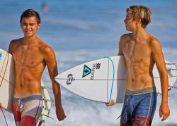 kitdraydur:  Surfer dudes