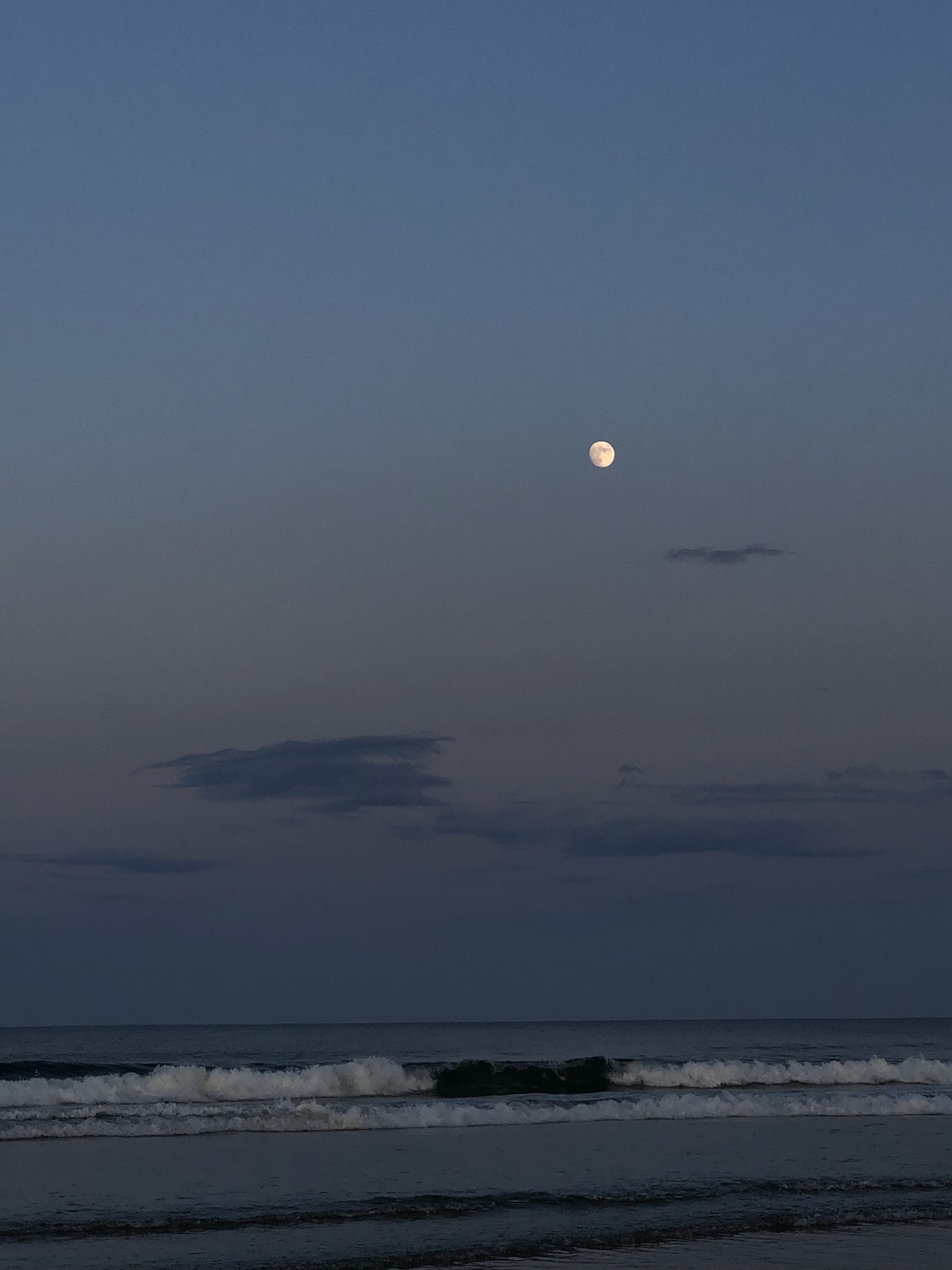 minynki-deactivated20200718:took a trip to the beach tonight :) 