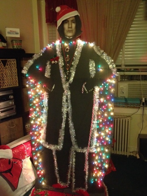 the-ruins-of-us: Our christmas tree is better than your christmas tree.