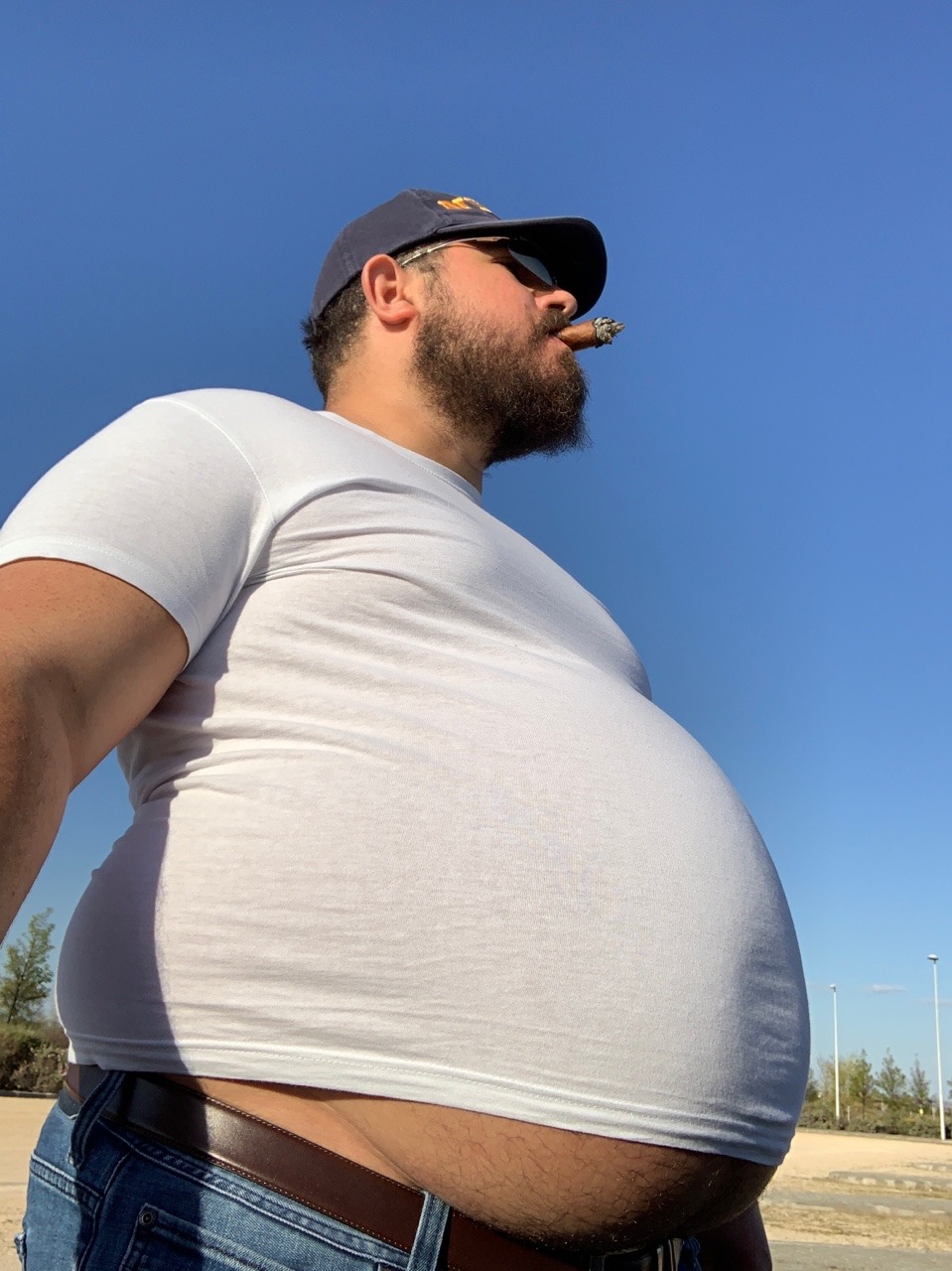 jotapei79:  Big bellied cigar bear. Watch the vids 👇https://onlyfans.com/chubbybear79