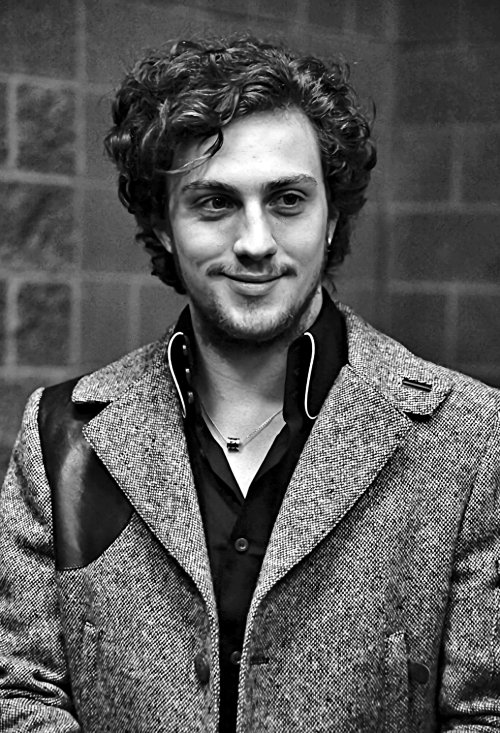 monochromiamen:Aaron Johnson