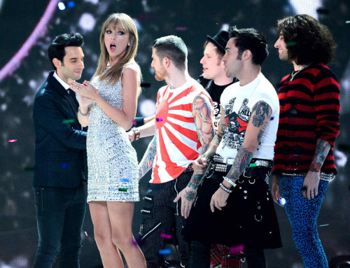 ozymandias314:OH GOD MY FAVES ARE IN A PICTURE TOGETHER!…I am torn between “Taylor, please stay far 