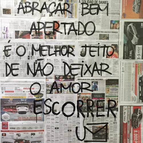 um-cartao:  Pra manter ele bem pertinho. 