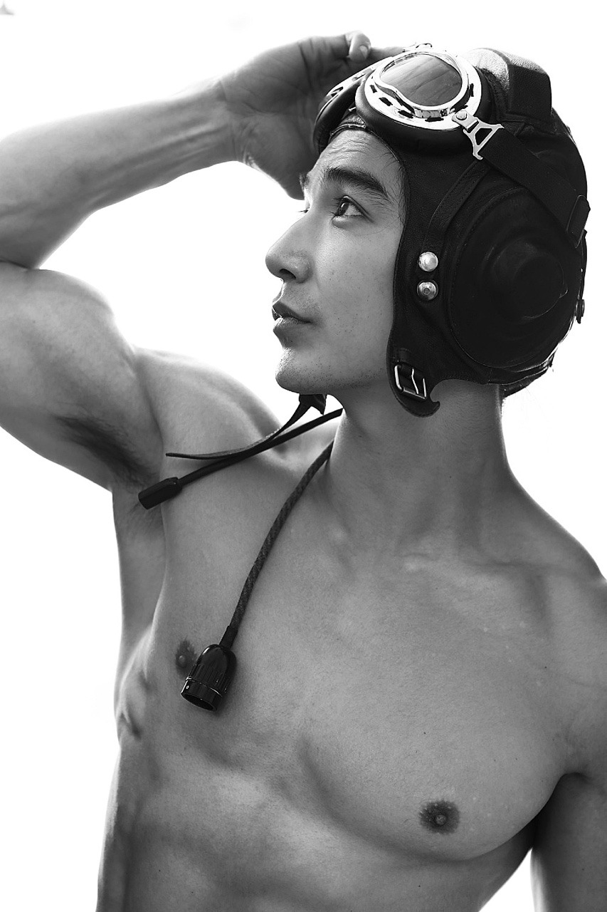 loverman2017:  melaninmuscle:  And today the internet discovered Ludi Lin  Sexy!