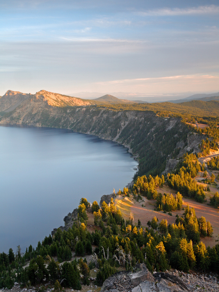 torace:  Crater Lake: Sunlit rim (by GaliWalker) 