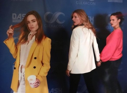 4alarmfirecracker:katrinalaw Choose your own adventure! @clexacon @caitylotz @jesmacallan #alltheshi